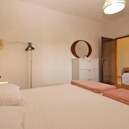 Dragan 1657 Apartment